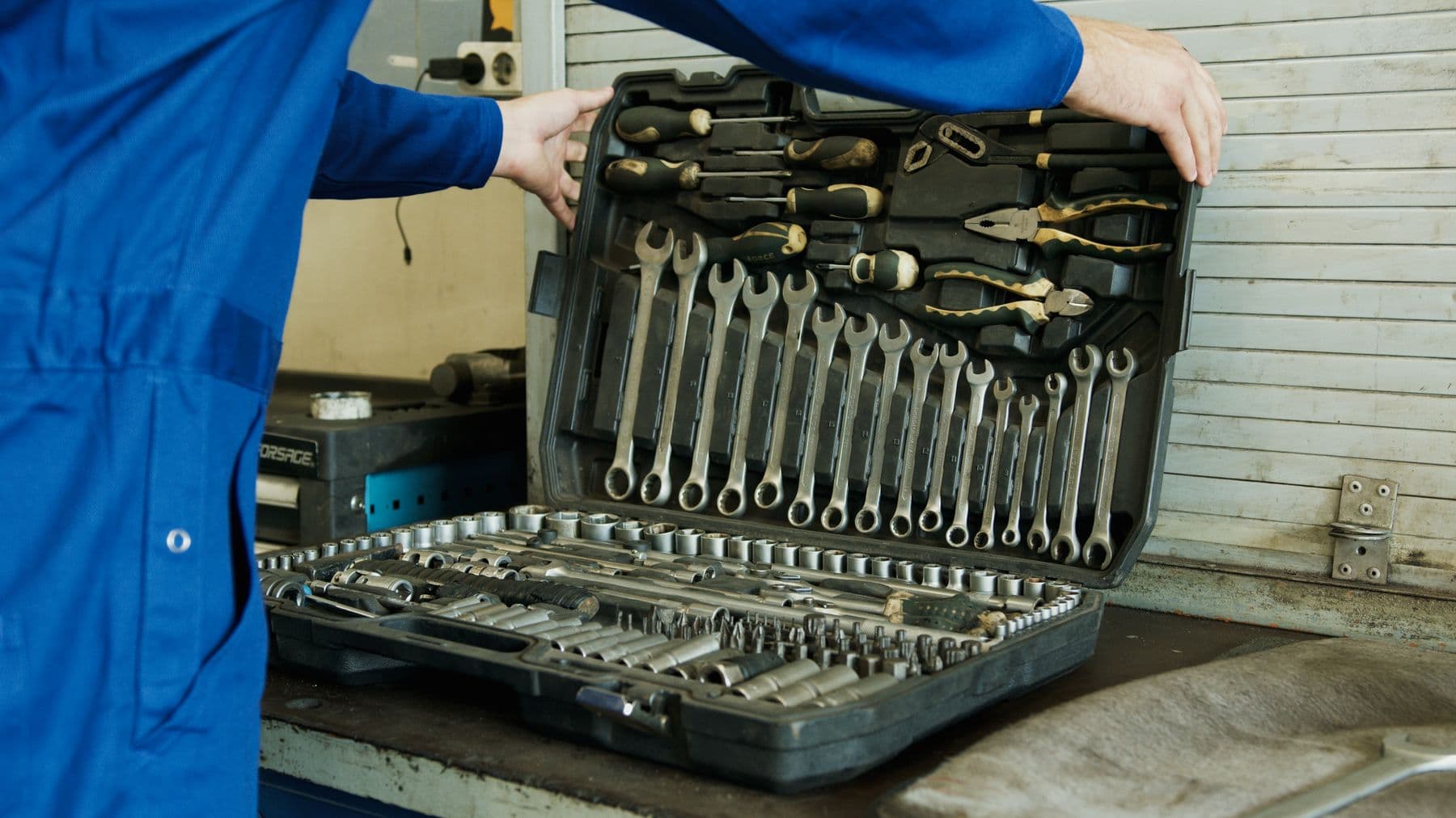 Gereedschapskoffer in de werkplaats